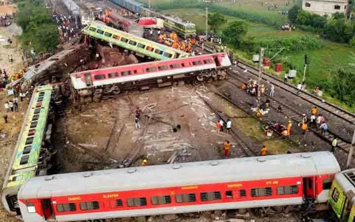 ভারতে ট্রেন দুর্ঘটনায় নিহত বেড়ে ২৮৮, আহত ৯০০