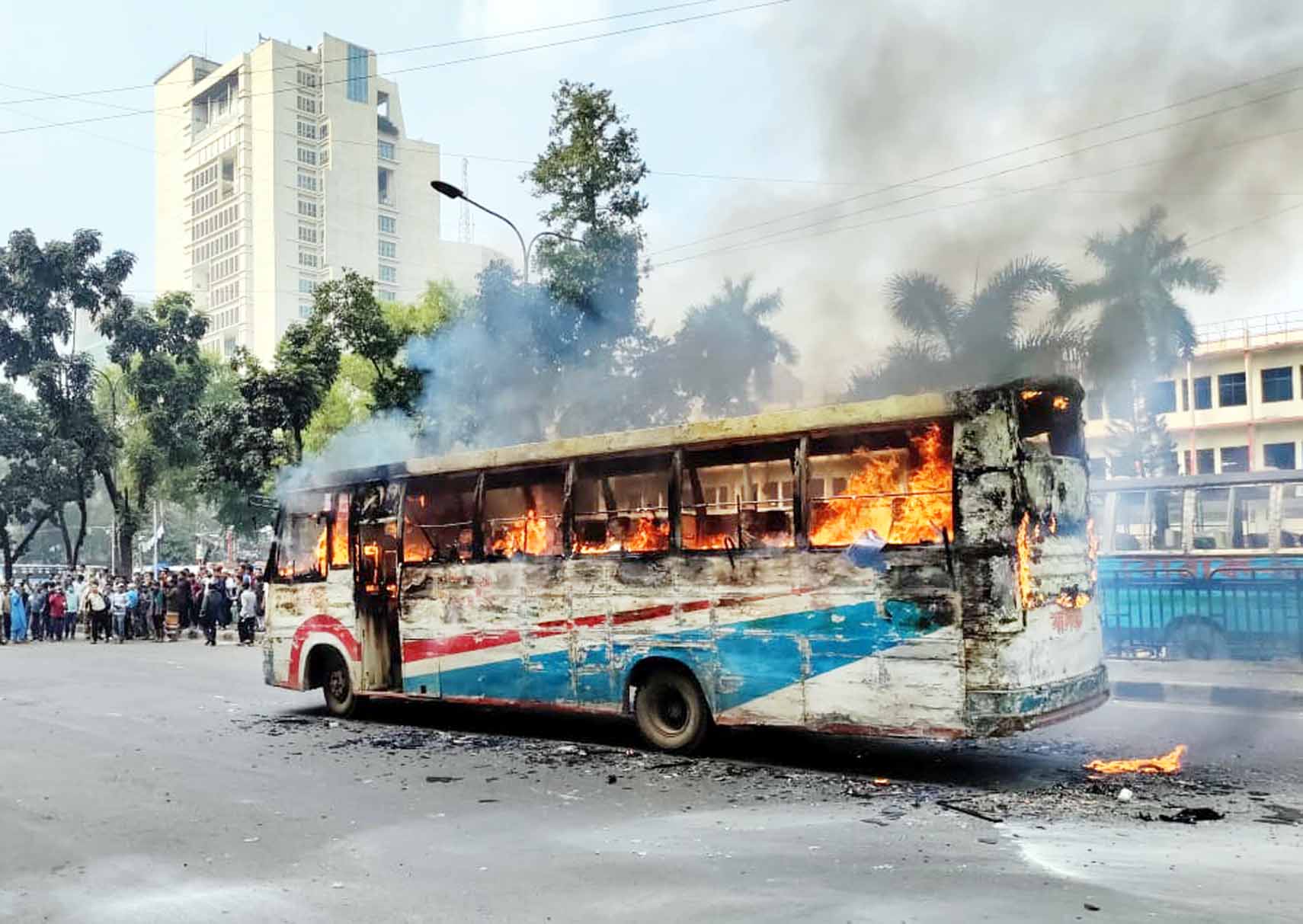 গুলিস্তানে যাত্রীবাহী বাসে আগুন