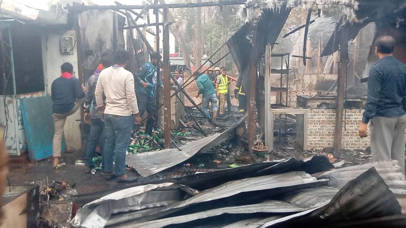 কুষ্টিয়ায় হোটেল-জুসের দোকানে আগুন