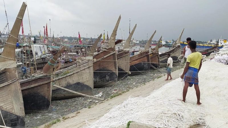 বঙ্গোপসাগরে র‍্যাবের অভিযানে আটক ৩০ দস্যু