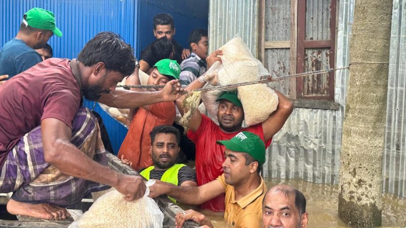 তারেক রহমানের নির্দেশে কুমিল্লায় বন্যাদুর্গতদের মাঝে দিনব্যাপী ত্রাণ বিতরণ